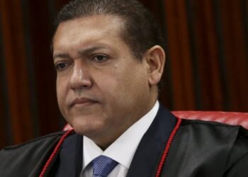 IA que utilizem imagem, voz ou manifestações de candidatos e personalidades públ