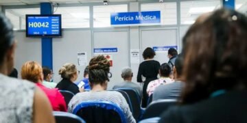 meio da Central 135, do site ou do aplicativo “Meu INSS”. O serviço telefônico f