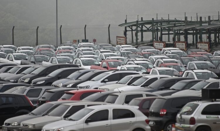 Produção de veículos mantém trajetória de alta no Brasil durante o mês de abril 1 para-compra-de-caminhoes" target="_blank"> programa federal Move Brasil