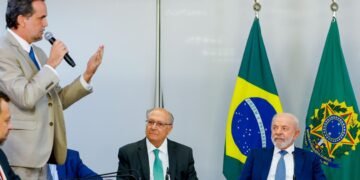 tação sobre compras internacionais de até US$ 50, apelidada de "taxa das blusinh