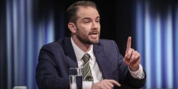 um sistema que avalie o potencial de impacto e periculosidade de cada aplicação