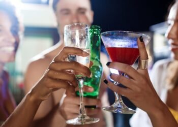 Cerveja e vinho estão entre as bebidas que causam menos impacto, mas devem ser consumidas sem excesso | Ilustrativa | Freepik