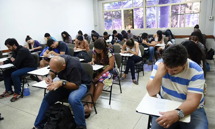 tunidade de obter a certificação do ensino fundamental ou ensino médio. Notícias