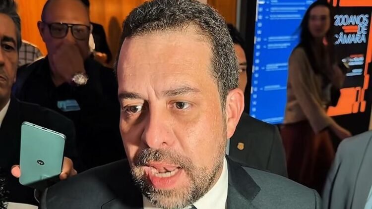 Guilherme Boulos defende cassação de Flávio Bolsonaro após vazamento de áudios 1 Reprodução / Instagram