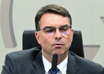 tagem do portal Intercept Brasil com mensagens e áudios atribuídos ao parlamenta