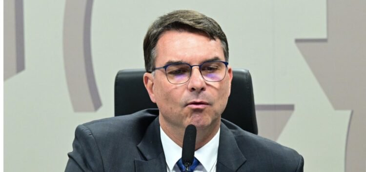 tagem do portal Intercept Brasil com mensagens e áudios atribuídos ao parlamenta
