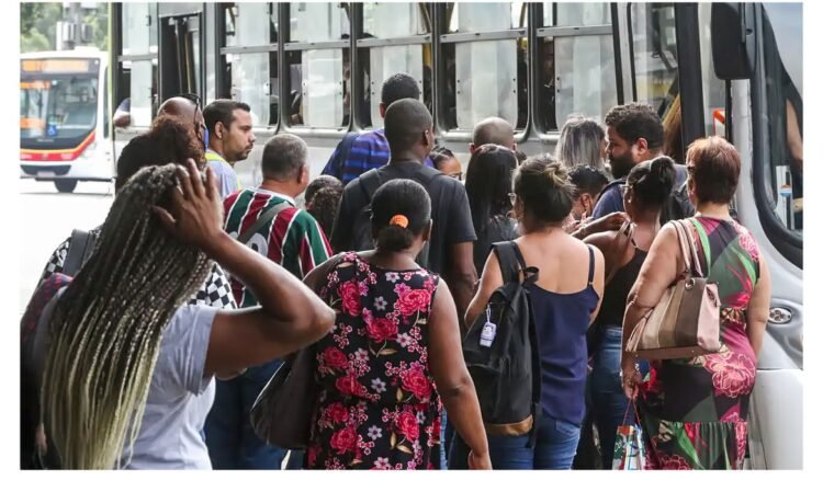 Desemprego de longa duração atinge menor nível histórico no Brasil 1 Amostra de Domicílios (Pnad) Contínua Trimestral , divulgada nesta quinta-feira