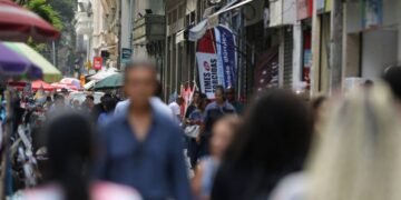 conta própria têm as maiores jornadas no país. A revelação faz parte da Pesquisa