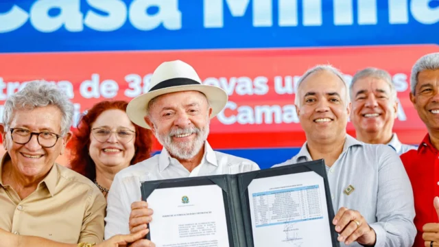 tância do acesso à moradia digna e disse que “o povo voltou a ser prioridade” na