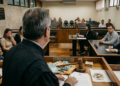 genitores que não dividem tarefas do dia a dia, como acompanhamento escolar, cui