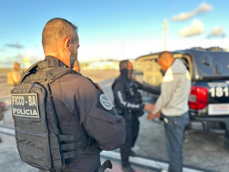 Idoso é preso por estupro de vulnerável contra a própria filha na Bahia 1 estuprar a própria filha de 12 anos, em Santa Rita de Cássia, no extremo oeste b