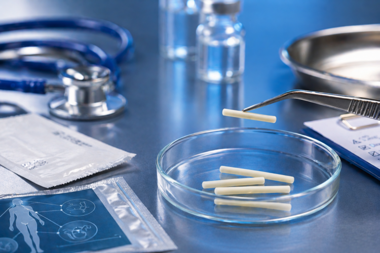 Riscos e controvérsias dos implantes hormonais conhecidos como chips da beleza 1 A busca pelo corpo perfeito tem colocado cada vez mais a saúde dos pacientes em risco | Imagem gerada por IA