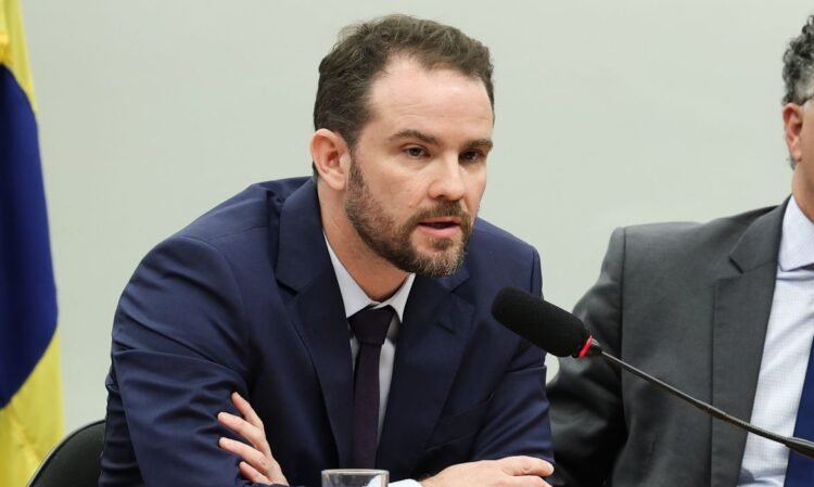 to. Durigan: Brasil discutirá guerra e minerais em reuniões do Brics e G7. Durig