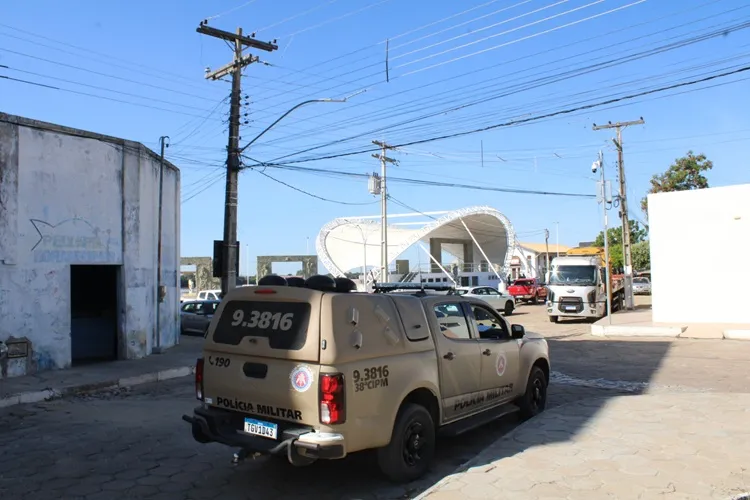 Fugitivo da justiça detido por roubo agrava situação com tentativa de suborno 1 Divulgação/Polícia Militar