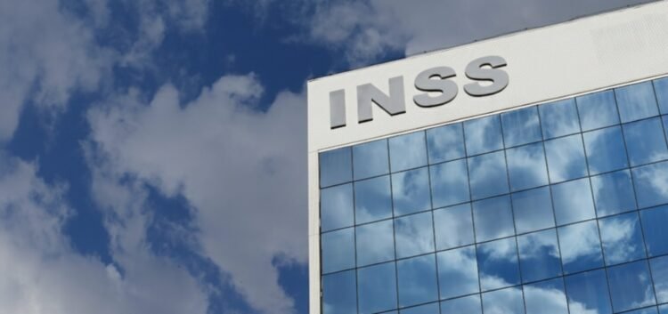 INSS alerta beneficiários com pendências da prova de vida via Whatsapp oficial 1 meio do cruzamento de informações em sistemas públicos, dispensando, na maioria
