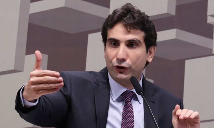 Gabriel Galípolo detalha sinais de alerta que levaram à intervenção no Banco Master 1 © Lula Marques/Agência Brasil.