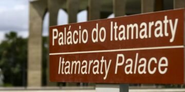 tantes rotas de transporte. Os protestos, organizados por sindicatos, mineradore