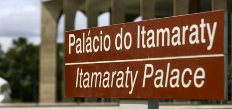 tantes rotas de transporte. Os protestos, organizados por sindicatos, mineradore