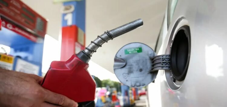 litro da gasolina como tentativa de reduzir os impactos da alta dos combustíveis
