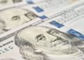 Dólar fechou em queda na última segunda-feira (25), cotado a R$ 5,0193 • Freepik