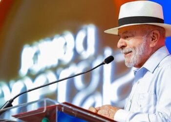 uma questão simplesmente política. E o que vai acontecer, senadores? Eu vou mand