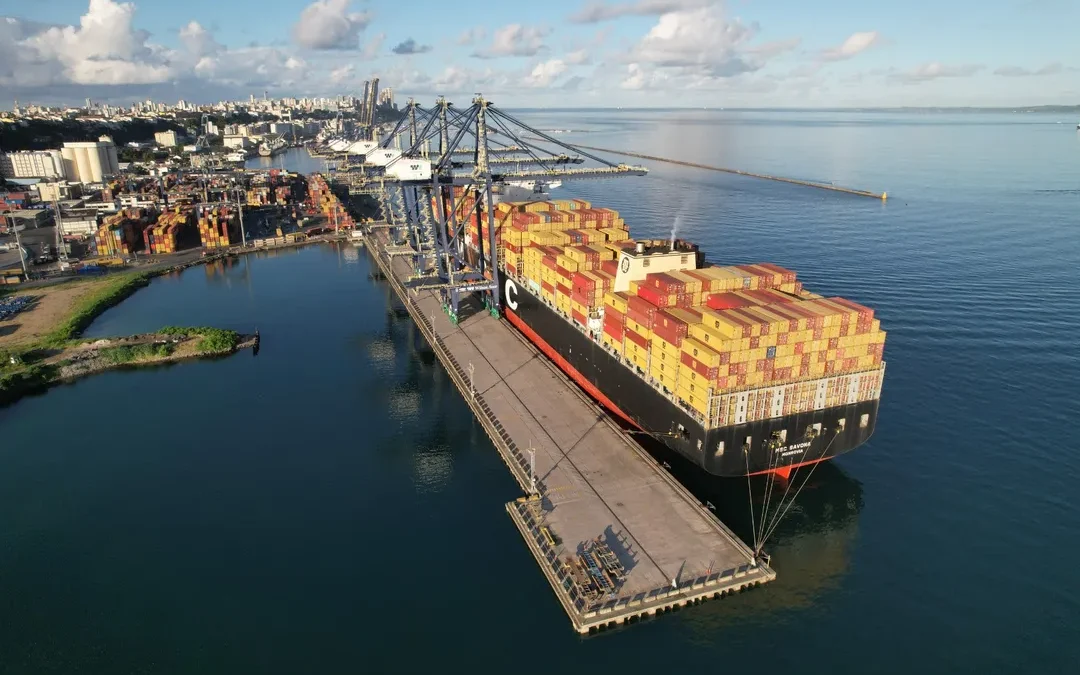 Navio com mais de 800 toneladas de materiais para as obras da ponte Salvador-Itaparica chegou ao Porto de Salvador