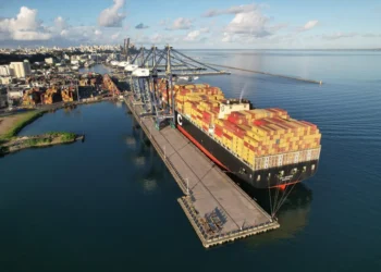 Navio com mais de 800 toneladas de materiais para as obras da ponte Salvador-Itaparica chegou ao Porto de Salvador