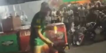 Homem com arma em punho após atirar a queima roupa em outro homem durante briga em Conceição do Jacuipe