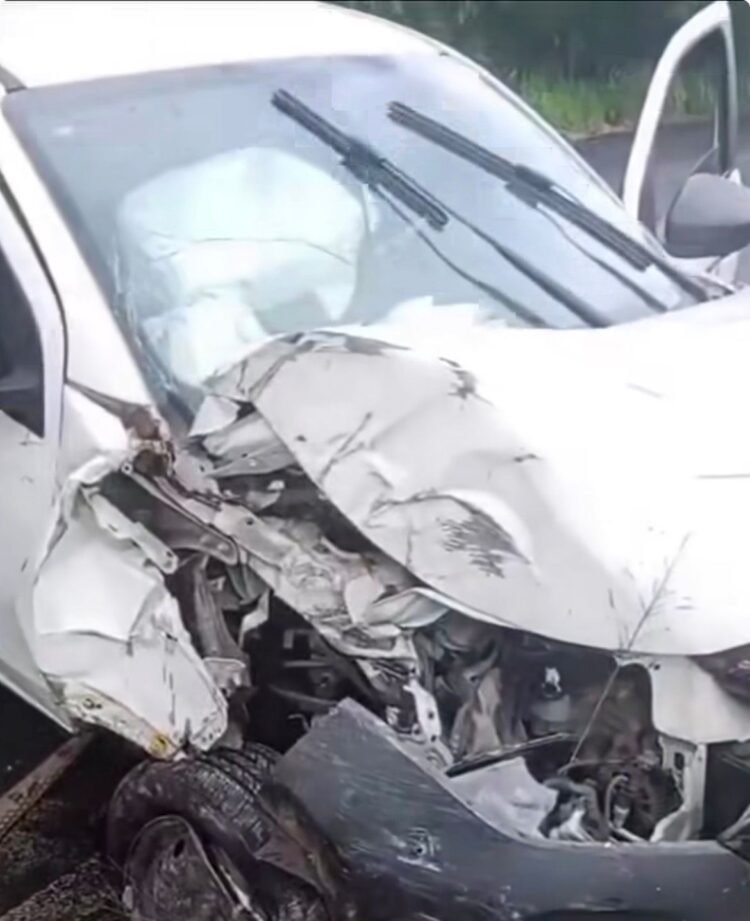 Carro a serviço da Embasa se envolve em acidente na rodovia BA-522 em São Francisco do Conde 1 acidente em São Francisco do Conde