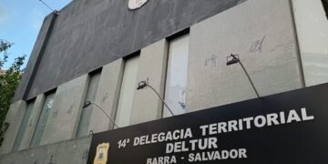 frente da delegacia da polícia civil Deltur no bairro da Barra em Salvador