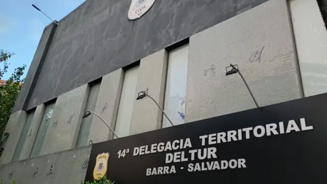 frente da delegacia da polícia civil Deltur no bairro da Barra em Salvador