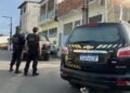 PF descobre esquema em Santo Amaro que "ressuscitava" benefícios falsos e deu prejuízo de R$ 11 milhões 2 carro da polícia federal e dois policiais federais em rua de Santo Amaro