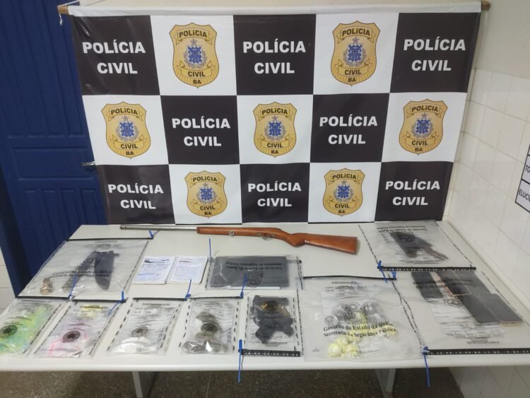 Operação Pax Terrae: Chefe do tráfico em Terra Nova é preso no distrito de Rio Fundo 1 apreensões realizadas durante a Operação Pax Terrae em Terra Nova. Dorgas, celulares, facão, extratos bancários etc.