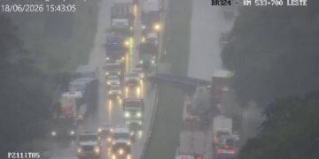 br-324 acidente trânsito engarrafado