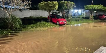 rua São José, em Santo Amaro, totalmente alagado devido ao transbordado do rio Sergimirim