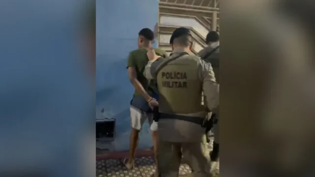 homem sendo preso em São Félix no Recôncavo Baiano