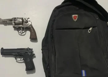 29ª CIPM apreende revólver e simulacro após suspeitos fugirem correndo em Ibitiara