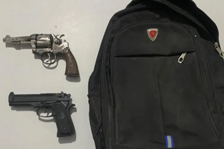29ª CIPM apreende revólver e simulacro após suspeitos fugirem correndo em Ibitiara