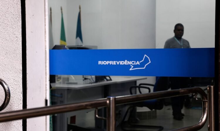 Rioprevidência redireciona recursos de custeio para o pagamento de benefícios 1 © Tânia Rêgo/Agência Brasil