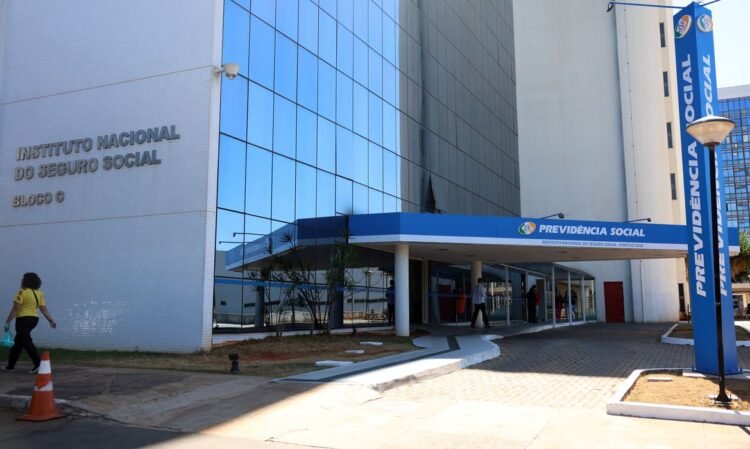 Segurados do INSS têm até este sábado para pedir reembolso de descontos irregulares 1 © José Cruz/Agência Brasil