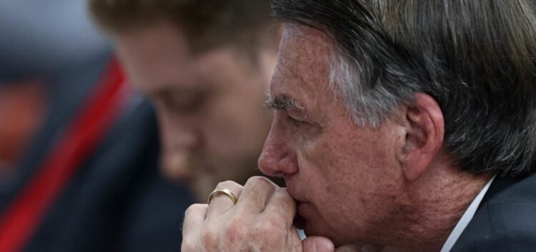 Prisão domiciliar de Bolsonaro é reavaliada pelo STF após apreensão de arma 1 apresentar defeito de funcionamento. Diante do caso, o ministro Alexandre de Mor