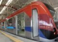 isso pedimos que todos aguardem a saída dos passageiros antes de entrar nos tren