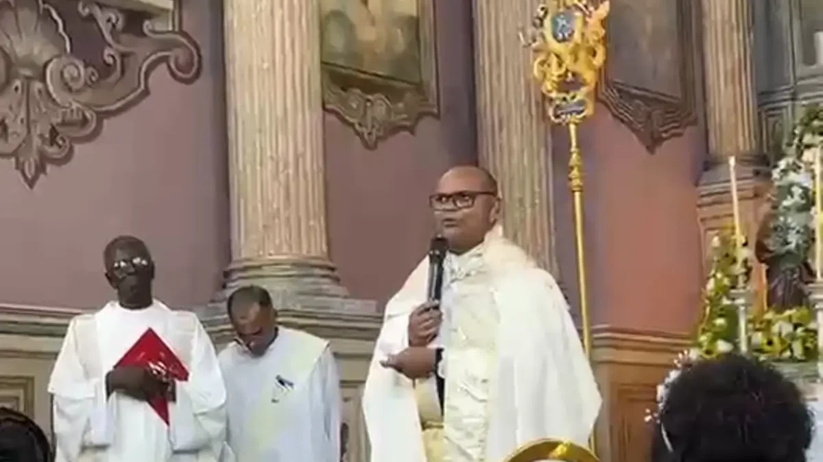 Padre Jerônimo em Santo Amaro, durante a celebração de Corpus Christi