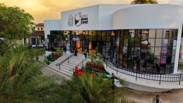 fachada do Teatro Dona Canô em Santo Amaro após reforma realziada pelo governo do Estado da Bahia