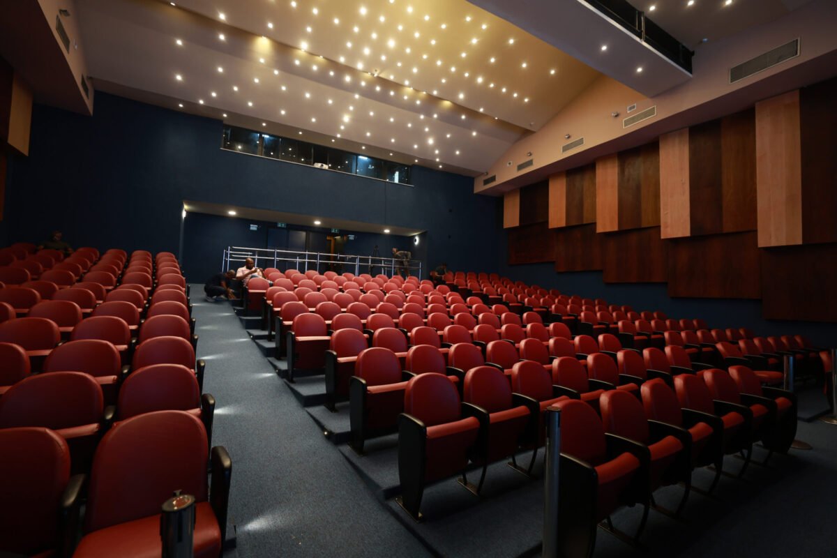 Teatro Dona Canô é reinaugurado com festa e modernização em Santo Amaro 3 Sala principal do Teatro Dona Canô, em Santo Amaro, após reforma