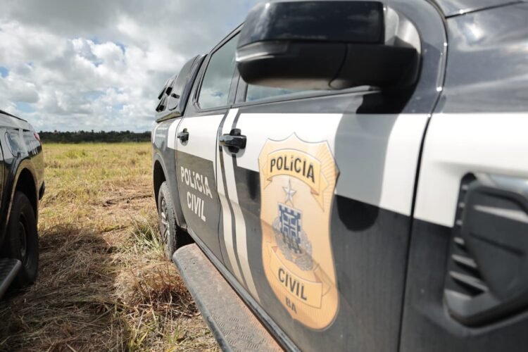 Polícia Civil prende em flagrante suspeito de duplo homicídio em Jaguaquara 1 Carro da Polícia Civil estacionado