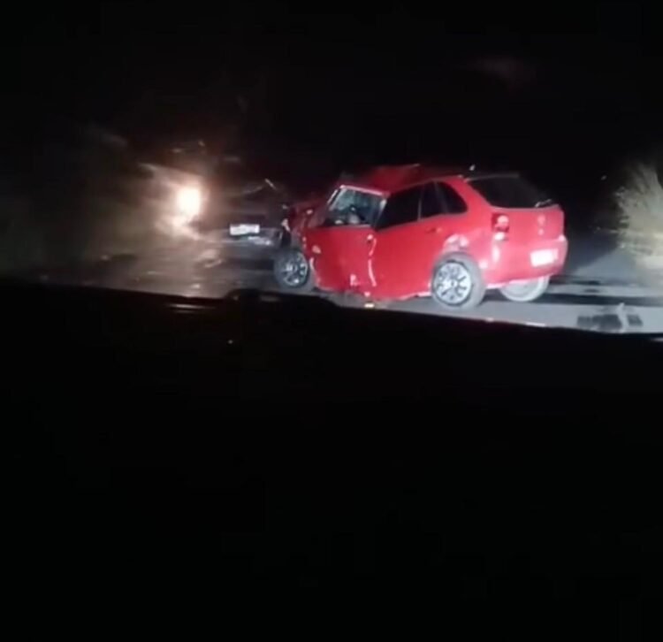 carro colidiu frontalmente com outro veículo na BA-522 entre Santo Amaro e São Francisco do Conde SFC