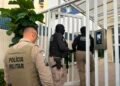 policiais durante operação