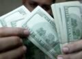 Dólar registra queda mensal em julho; Ibovespa e petróleo avançam 2 Dólar registra queda mensal em julho; Ibovespa e petróleo avançam