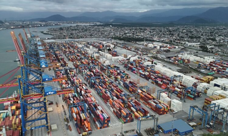 Exportações brasileiras atingem recorde histórico e melhoram contas externas